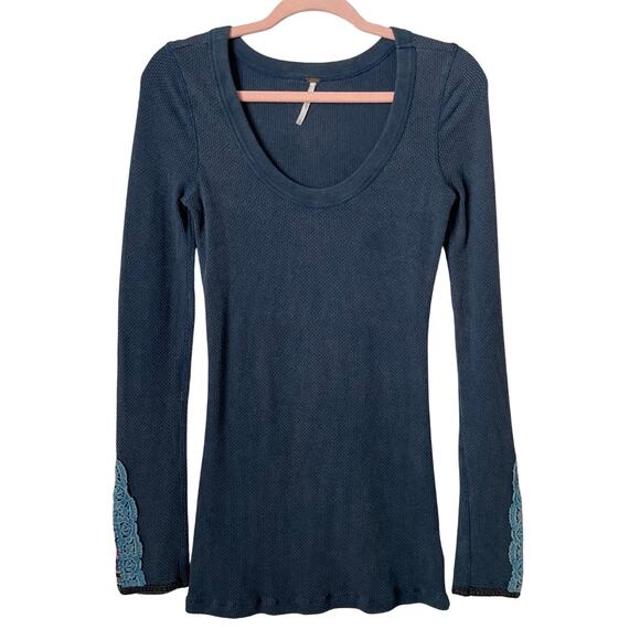 Free People Top Womens Medium Blue Thermal Long Sleeve Waffle Knit Crochet Boho - Picture 1 of 12